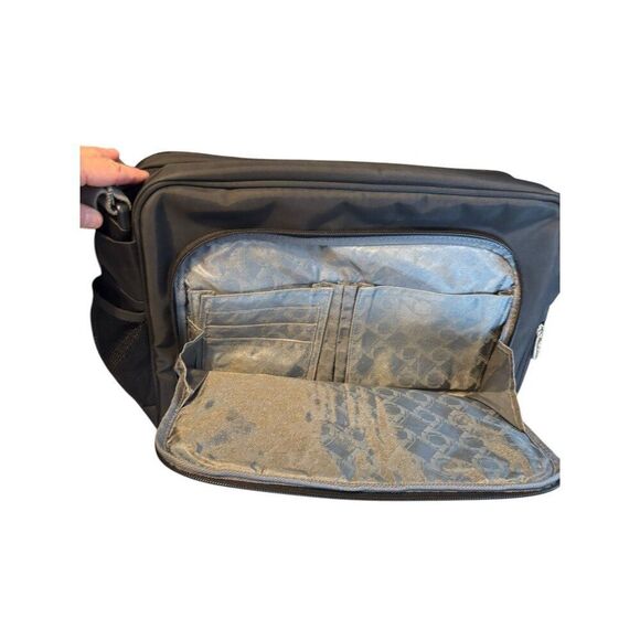 Kenneth Cole Reaction Black Messenger Bag With Multiple Pockets & Adjustable Str - Picture 4 of 16